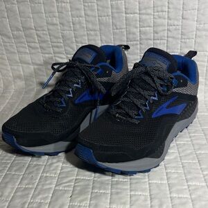Brooks Cascadia 14 GTX trail running shoes in a black and blue colorway